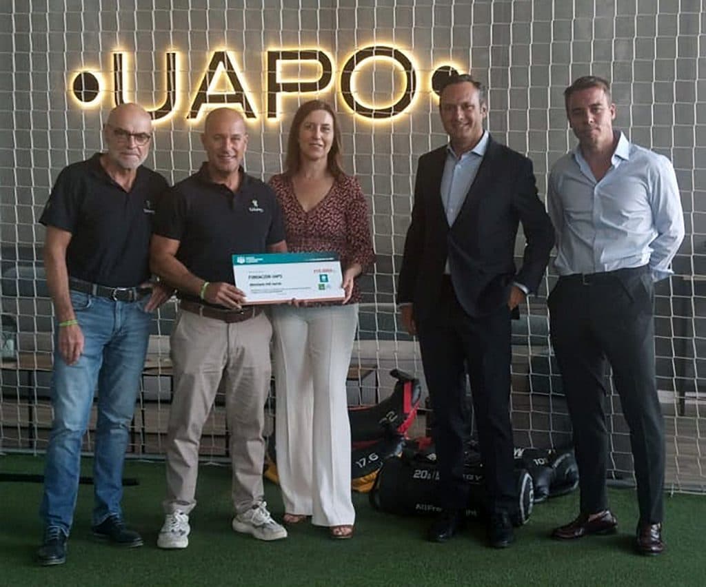 El equipo solidario de Cajamar dona 16.000 euros a la Fundación UAPO Granada