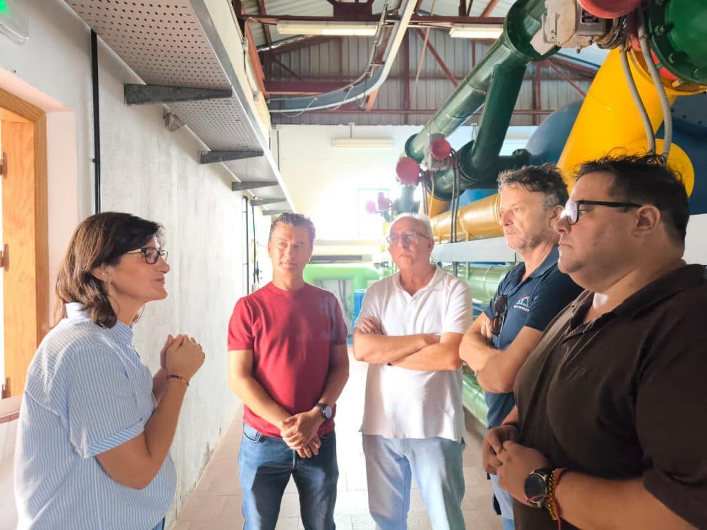 El presidente de Mancomunidad y el gerente de Aguas y Servicios giran visita a la balsa de acumulación de agua del sistema de La Contraviesa
