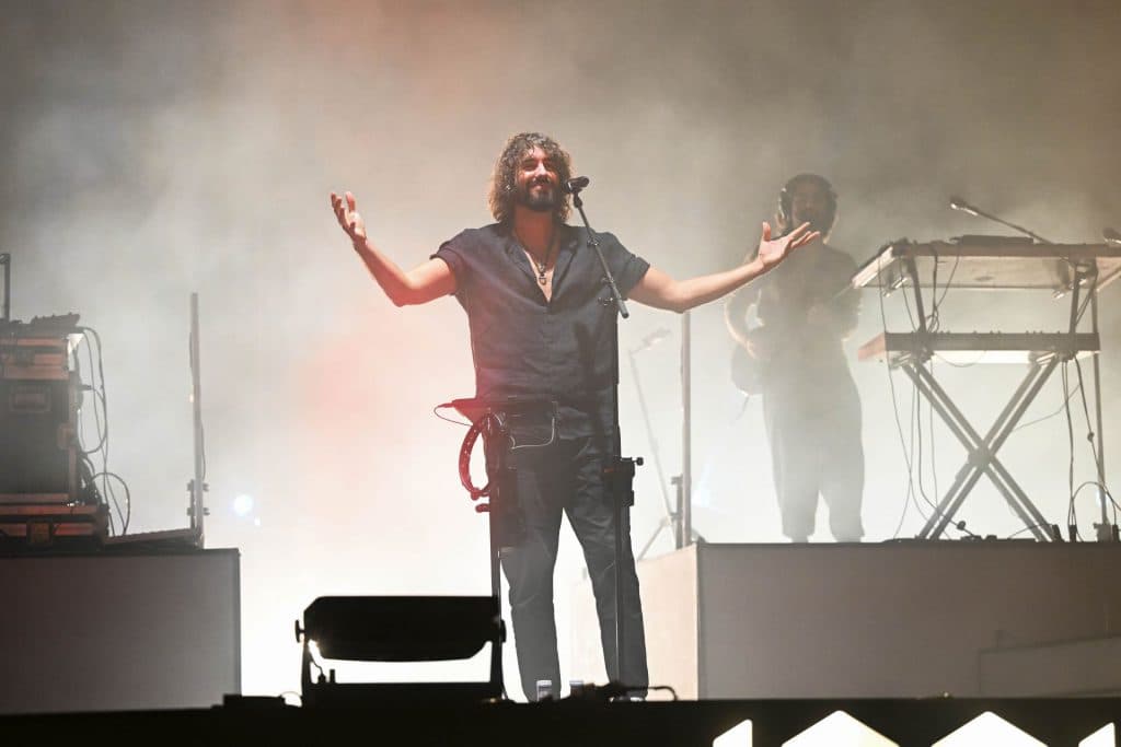Mikel Izal logra viajar desde el miedo hasta el paraíso de la Alhambra en el ciclo ‘1001 Músicas – CaixaBank’