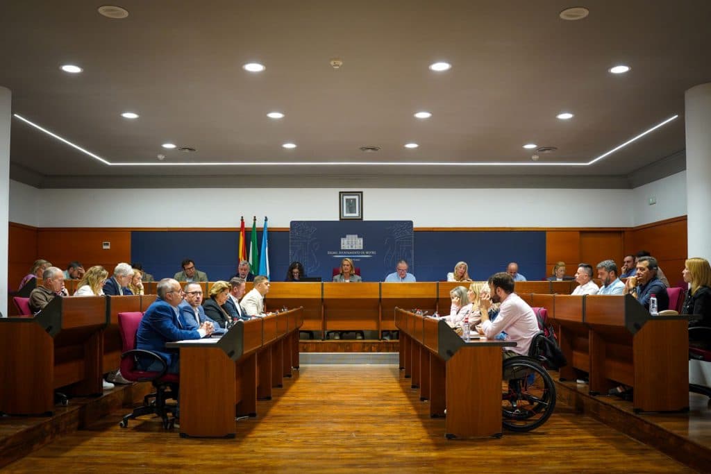 El Ayuntamiento aprueba la concesión de la Medalla de Oro a la UNED de Motril