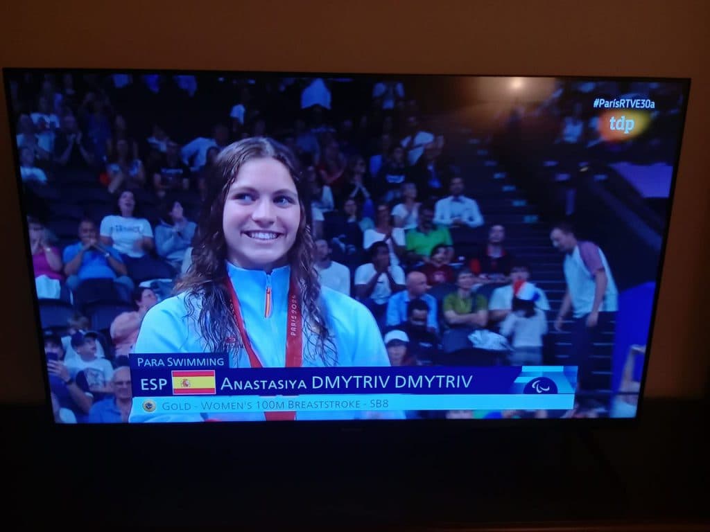 ¡Bravo! Tercera medalla olímpica para Anastasiya Dmytriv, nadadora del Real Club Náutico de Motril