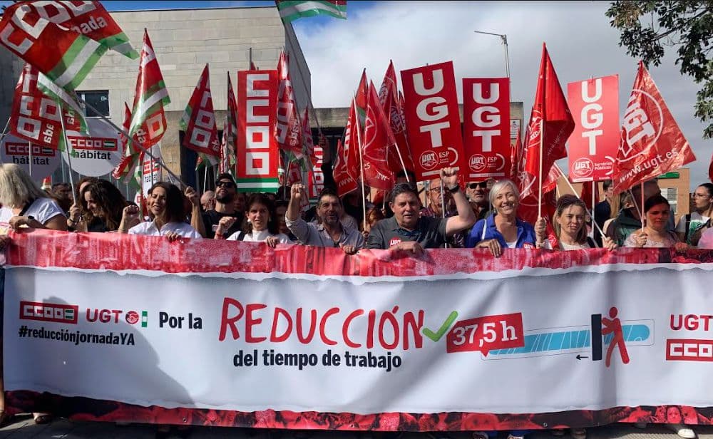 CCOO y UGT exigen en Granada la reducción de la jornada laboral