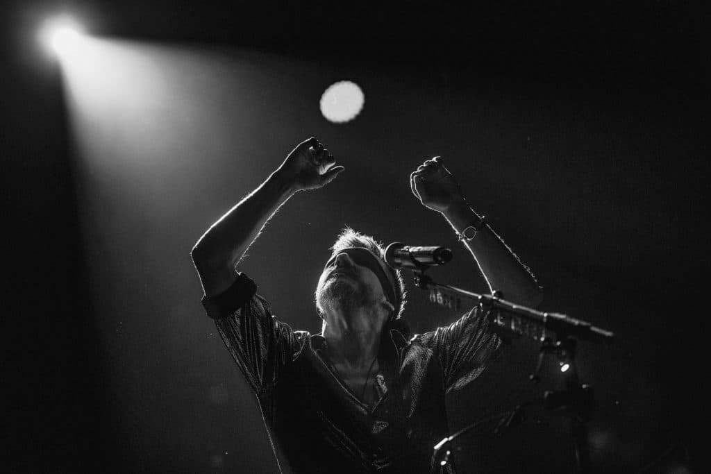 Coque Malla presenta ‘Aunque estemos muertos Tour’ en el Teatro del Generalife