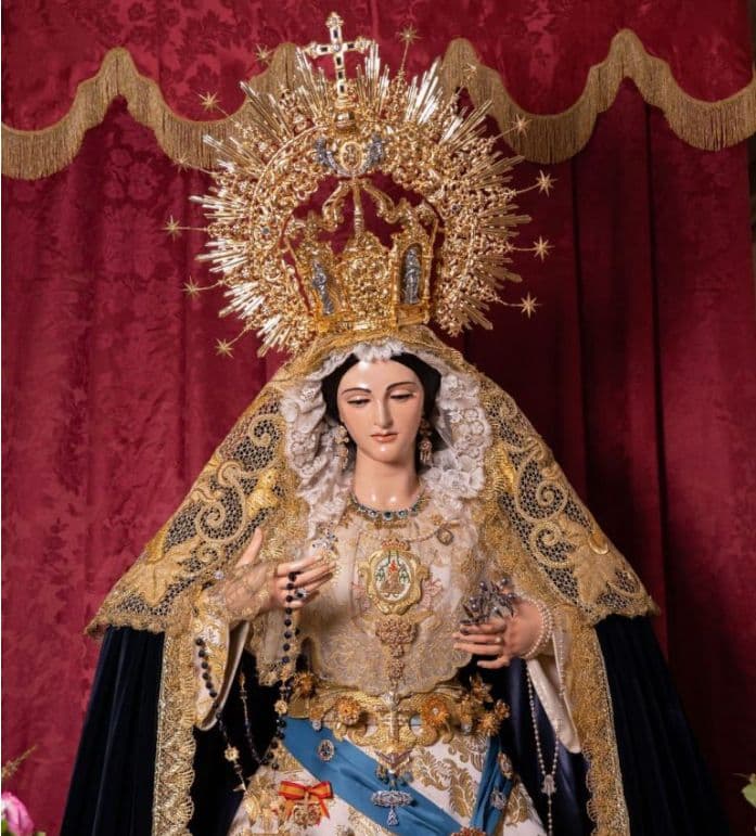 La Cofradía Humildad y Victoria celebra onomástica y Rosario Vespertino por el centro de Motril