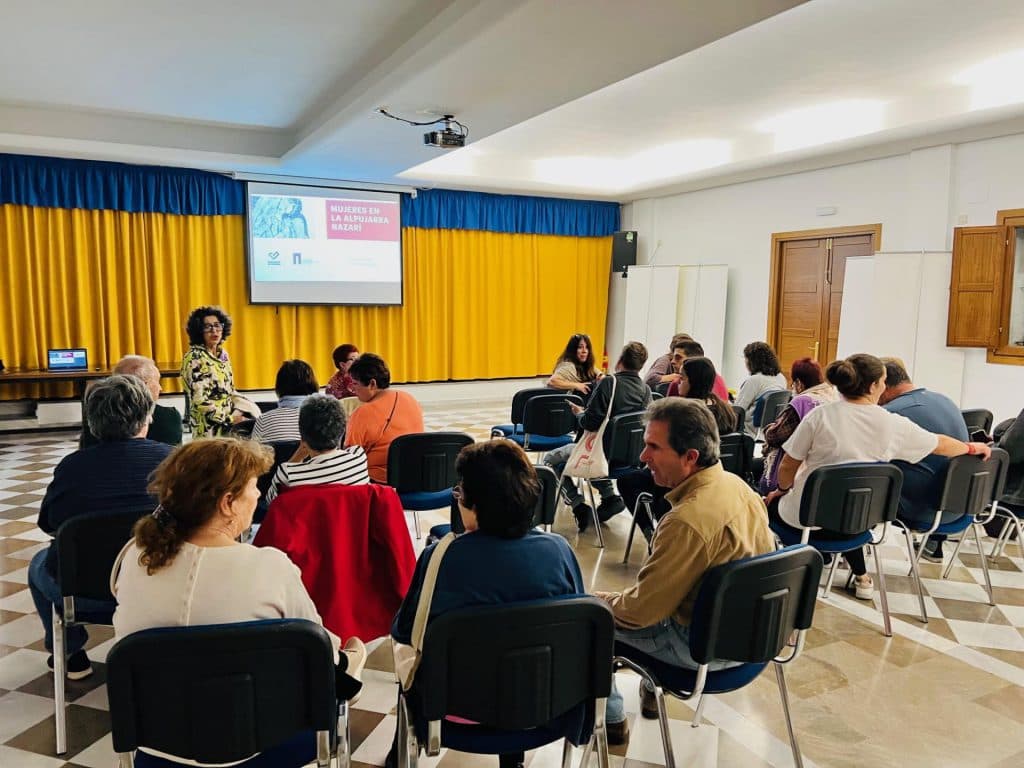 Gran acogida del documental «Las Mujeres en la Alpujarra Nazarí» en Pampaneira