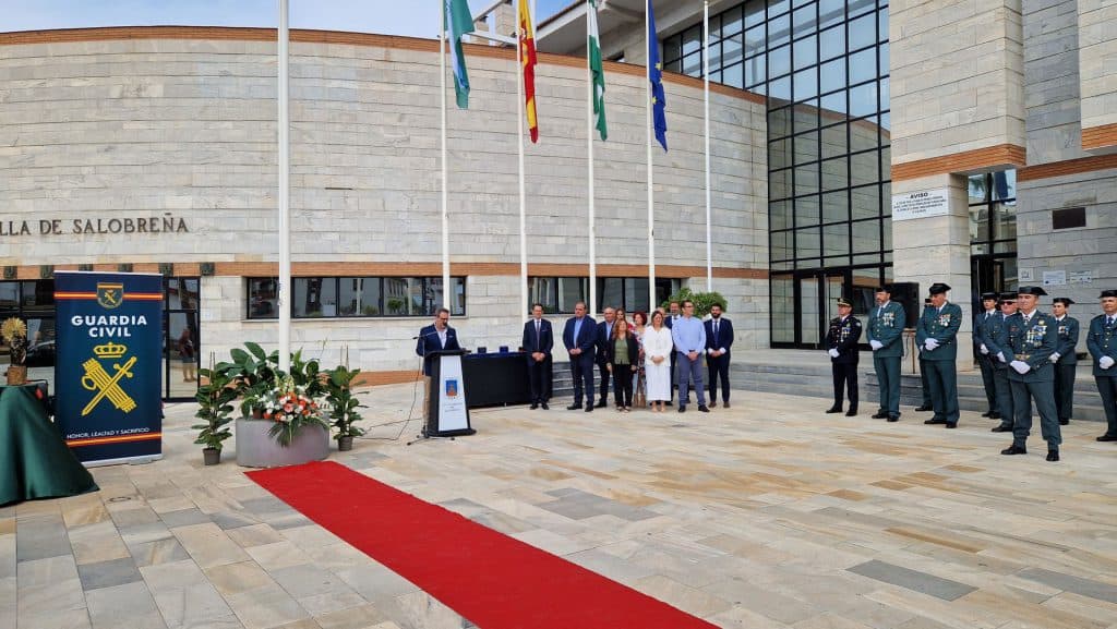 Salobreña celebra el Día de la Hispanidad con un gran homenaje a la Bandera y la Guardia Civil