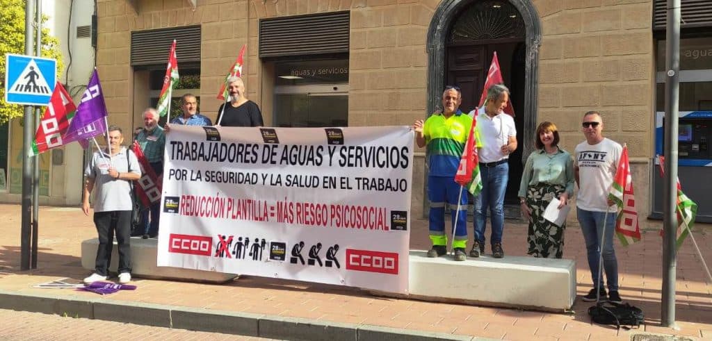 Izquierda Unida Verdes Equo manifiesta su apoyo a los trabajadores de Aguas y Servicios en sus demandas de mejoras laborales