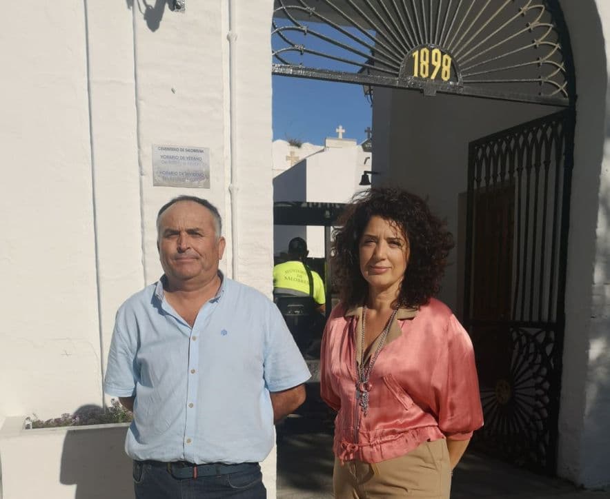 Salobreña trabaja ya en el acondicionamiento de los cementerios para la festividad del Día de Todos los Santos