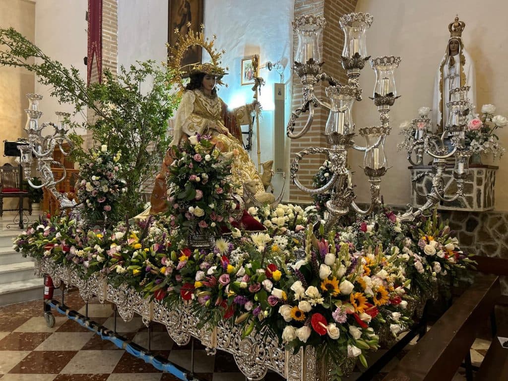 19/10/2024: El día de la Reina de Capuchinos, fervor por la Divina Pastora de Motril. Cobertura de la procesión en EL FARO