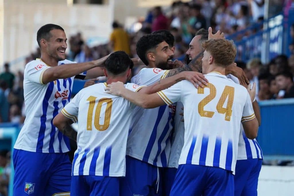 Los motrileños salvan los tres puntos in extremis frente al Mijas Las Lagunas en el Escribano Castilla
