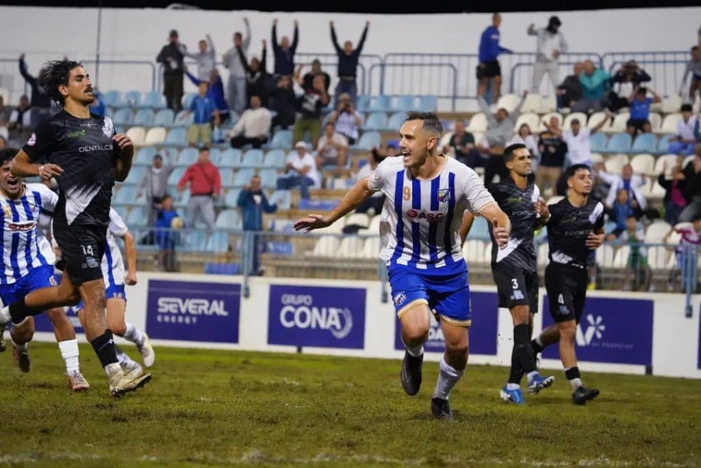 El CF Motril cae derrotado frente al Atl. Mancha Real
