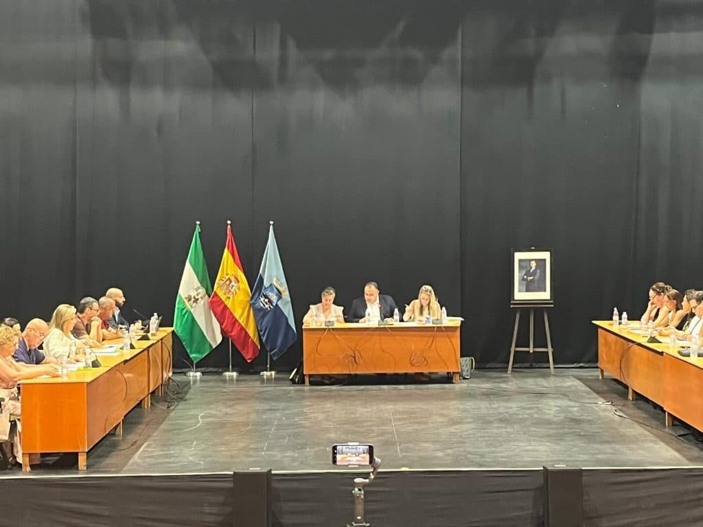 CA de Almuñécar rechaza la subida de impuestos en el municipio