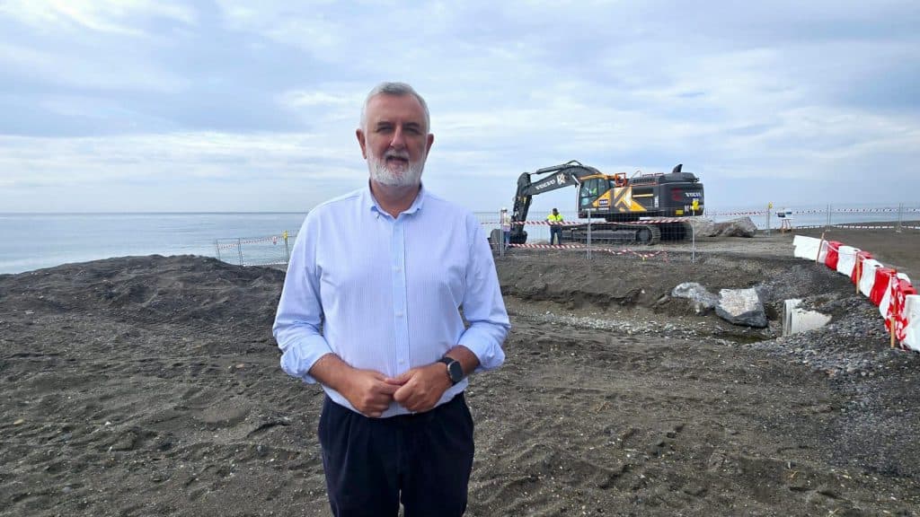 El Espigón de Playa Granada «ha sido la respuesta del Gobierno a las protestas y reivindicaciones de los empresarios, apoyados por la sociedad civil de la Costa Tropical»