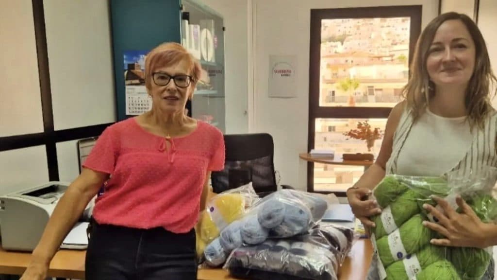Un proyecto que involucra a participantes de un taller de croché servirá para crear zonas de sombra en Salobreña