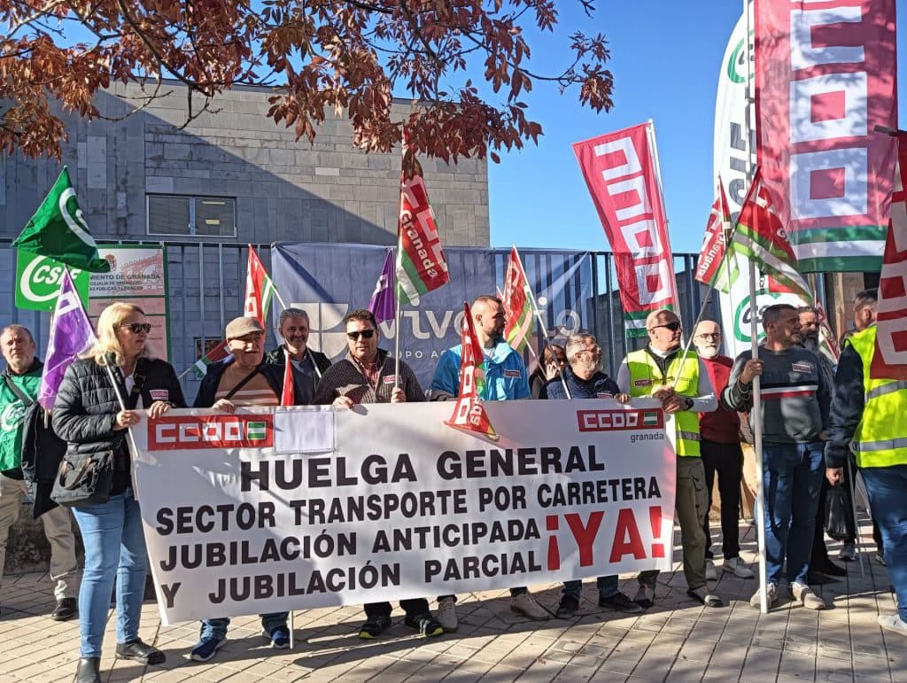 «100% de seguimiento en una nueva jornada de huelga en el transporte de viajeros por carretera, para exigir el reconocimiento de coeficientes reductores y jubilación parcial anticipada para los conductores»