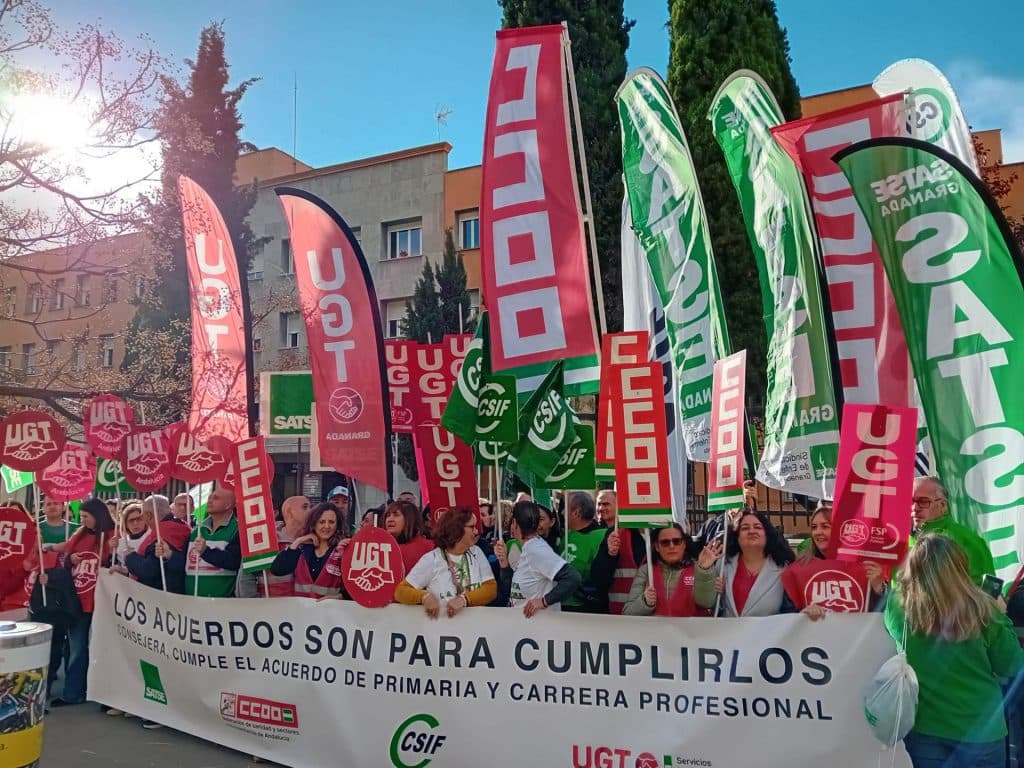 CCOO, CSIF, SATSE y UGT se concentran de nuevo denunciando el “inaceptable inmovilismo” de la Consejería de Salud