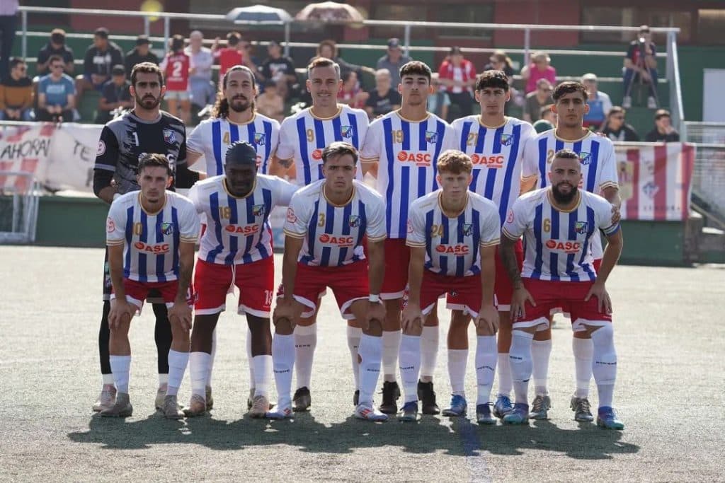 El CF Motril cae derrotado en el campo de Las Viñas frente al Huétor Vega