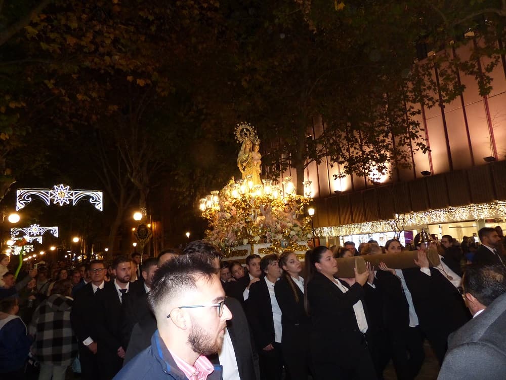 NUESTRA SEÑORA DEL CARMEN ALIENTA EL FERVOR MARIANO EN LA CAPITAL GRANADINA