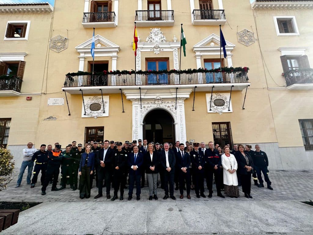 Merecido reconocimiento al trabajo y labor de la Policía Local, Bomberos y Protección Civil de Motril tras los sucesos de la DANA en Valencia