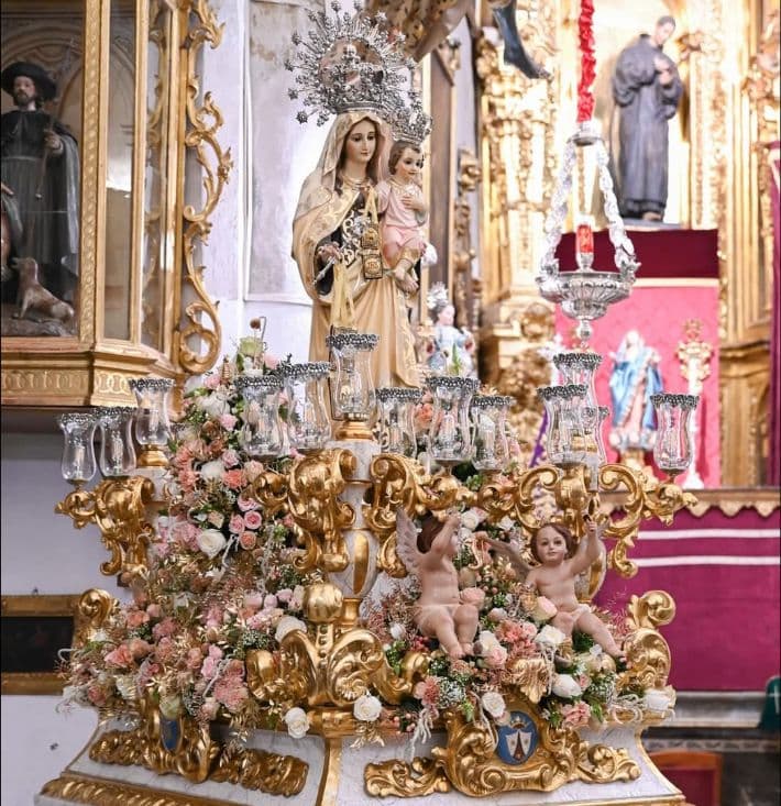 La Virgen del Carmen de Motril se pasea por Granada esparciendo amor y brisa marina con sus aires marengos de Varadero