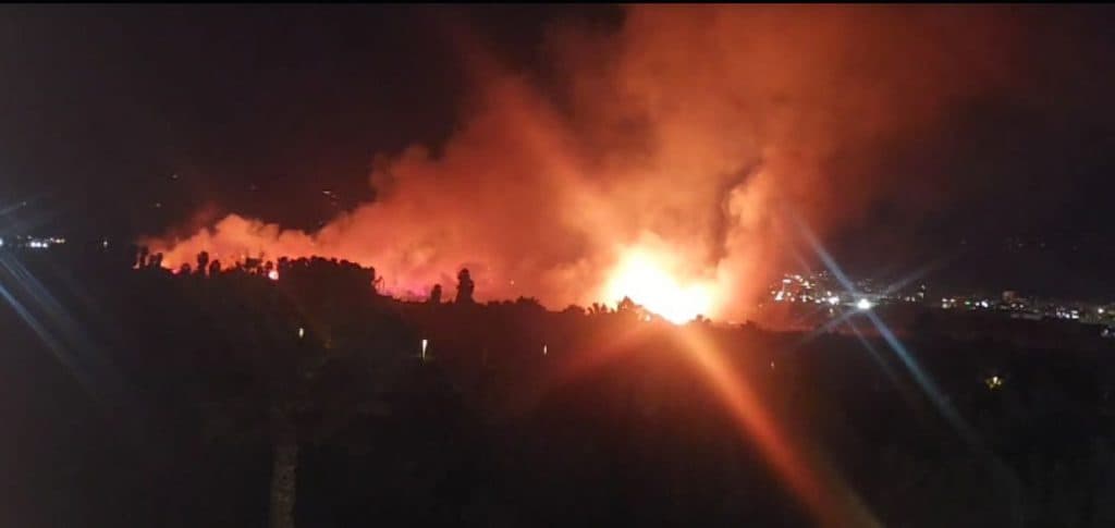 Incendio en zona de vega en el Polígono de Las Algaidas de Motril