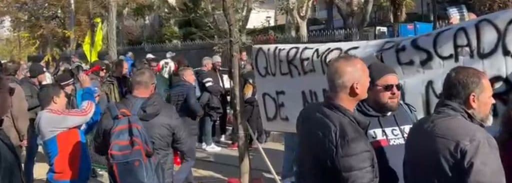 Los pescadores motrileños ‘en pie de guerra’ se manifiestan en Madrid contra los recortes en días de pesca que propone Bruselas