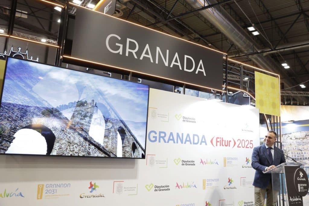 Rodríguez presenta la primera red de senderos patrimoniales del nuevo paquete turístico ‘Todos los caminos llevan a Granada’