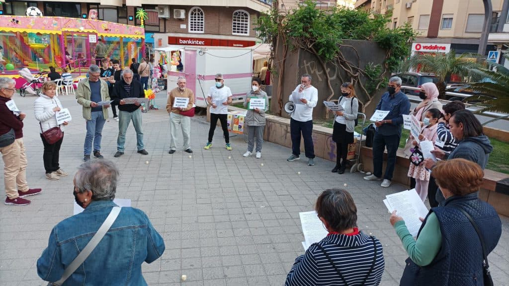 ‘Motril Acoge’ convoca un ‘Círculo de Silencio’ este viernes 31 con el lema: ‘Deseos de Motril Acoge para 2025’
