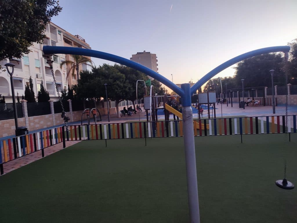 Izquierda Unida detalla las reparaciones necesarias en el parque de Río Verde y traslada las peticiones de las familias al ayuntamiento sexitano