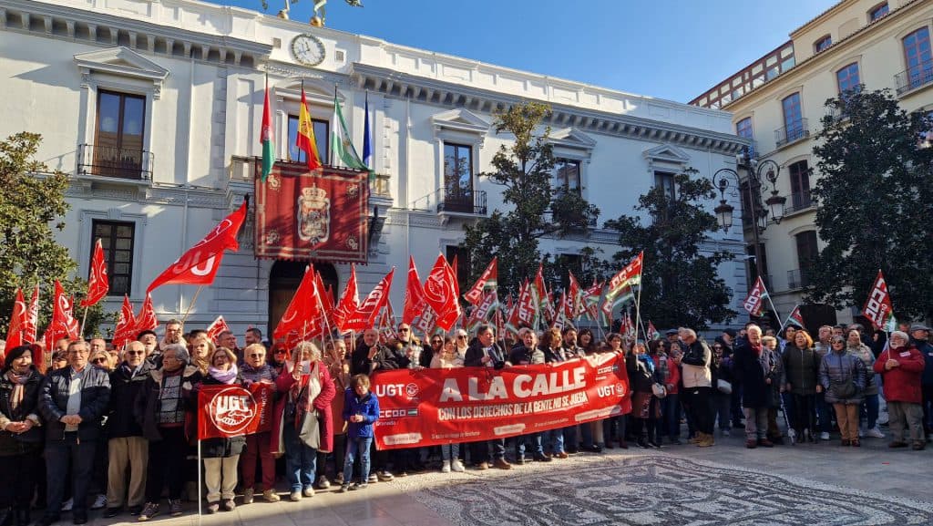UGT y CCOO defienden en Granada y Motril «unos derechos sociales libres de juegos políticos»