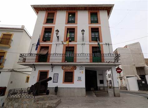 El Ayuntamiento de Lanjarón desmiente al PSOE y defiende «unos presupuestos equilibrados» con superávit e inversiones millonarias