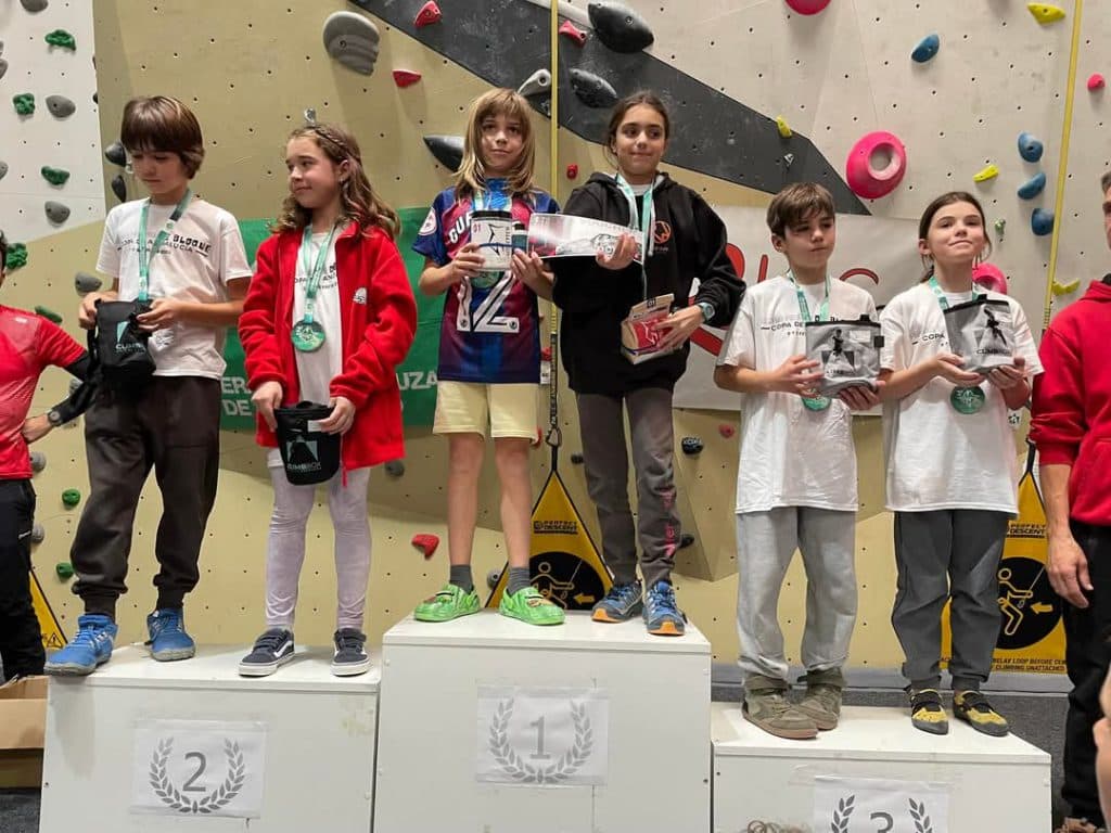 La motrileña Daniela Jódar se proclama tercera en el andaluz de escalada en bloque