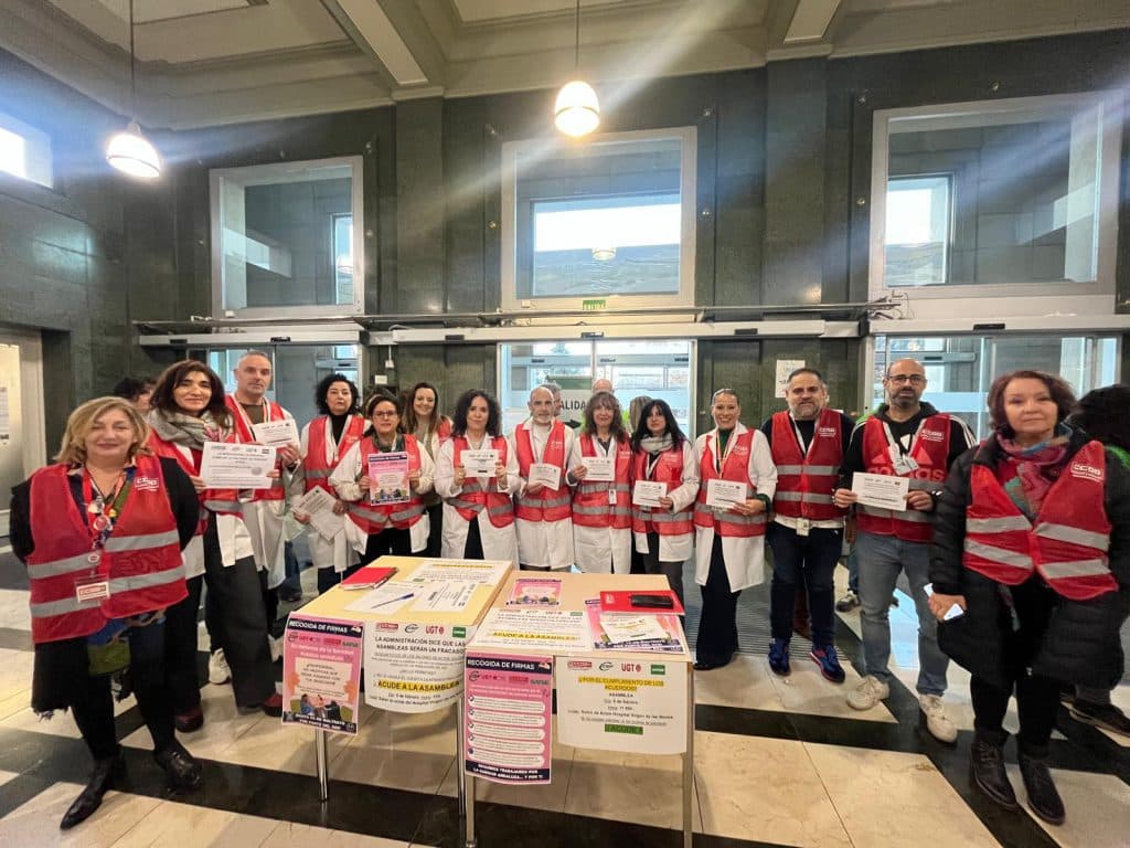 CCOO, SATSE, CSIF y UGT se encierran en el Hospital Virgen de las Nieves para exigir al SAS que cumpla los acuerdos firmados