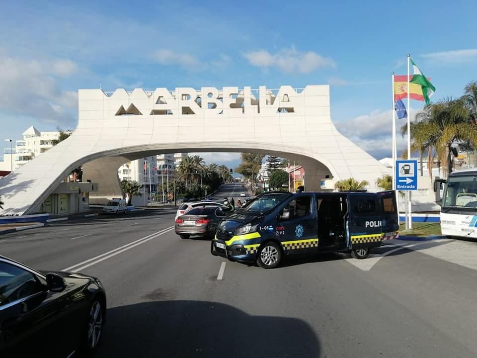 Una mujer de 37 y un hombre de 34 años pierden la vida tras la colisión de dos turismos en Marbella