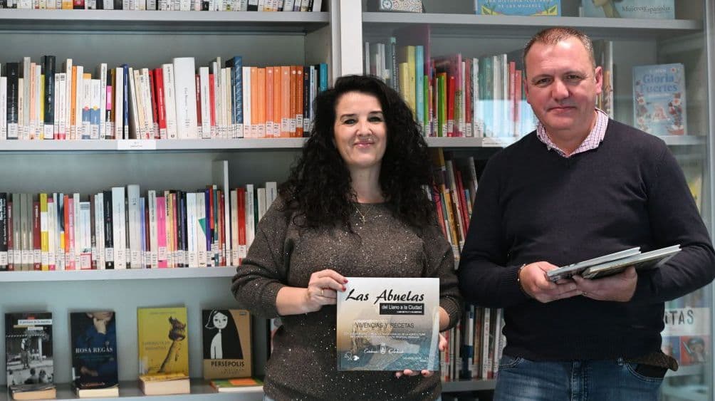 Diputación homenajea el papel esencial de las mujeres en Carchuna y Calahonda con el libro ‘Las Abuelas del Llano a la Ciudad’