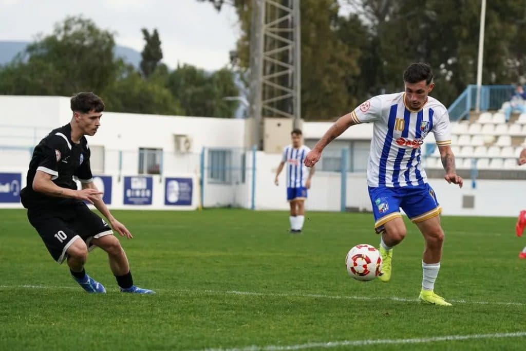 El CF Motril logra tres puntos de oro a domicilio y se mete en playoff de ascenso