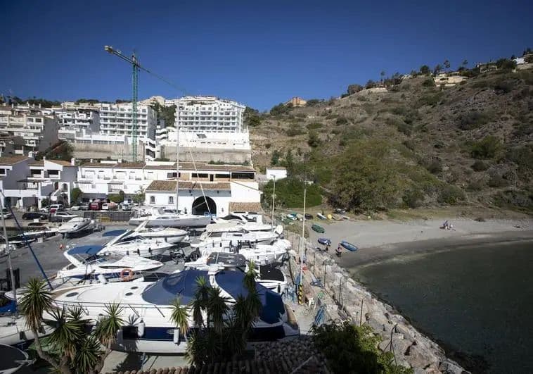 IU Almuñécar exige a la Junta y a Mancomunidad que solucione los deslizamientos de Marina del Este