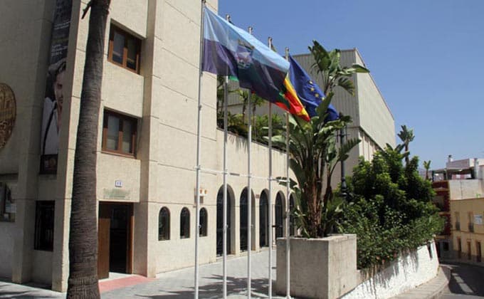 CA Almuñécar denuncia que el concejal Gilabert «prohíbe los ensayos en la Casa de la Cultura a los grupos locales»
