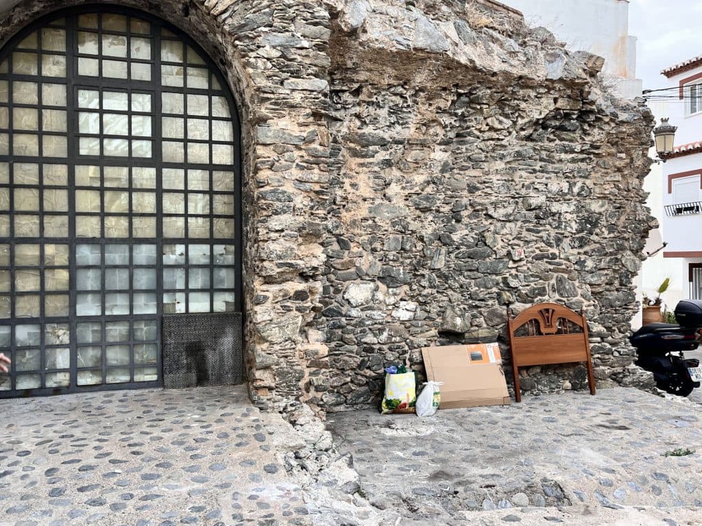 El Ayuntamiento acometerá mejoras en el barrio del Castillo después de aprobar en el Pleno la propuesta del PSOE para revitalizar esta zona histórica de Almuñécar