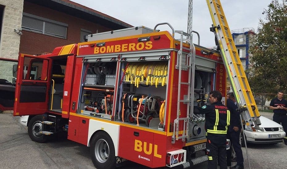 Rescatan a siete personas, entre ellas tres menores, tras el incendio de una casa en Huétor Tájar
