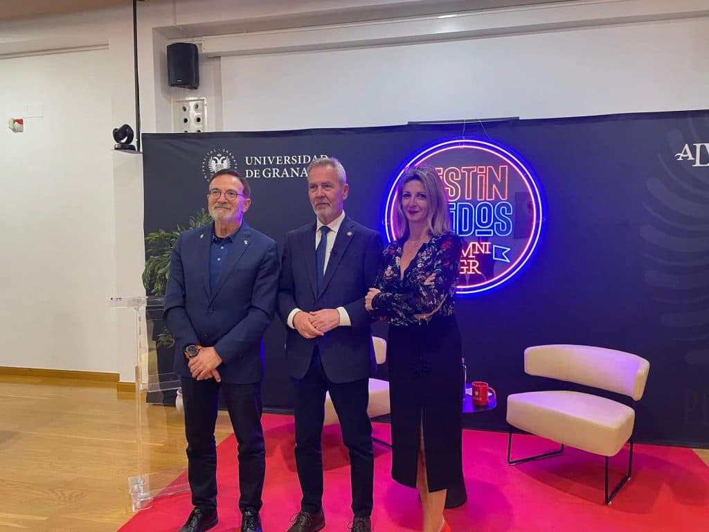 José García Fuentes, presidente de la Autoridad Portuaria de Motril, reconocido como Distinguido Alumni de la UGR
