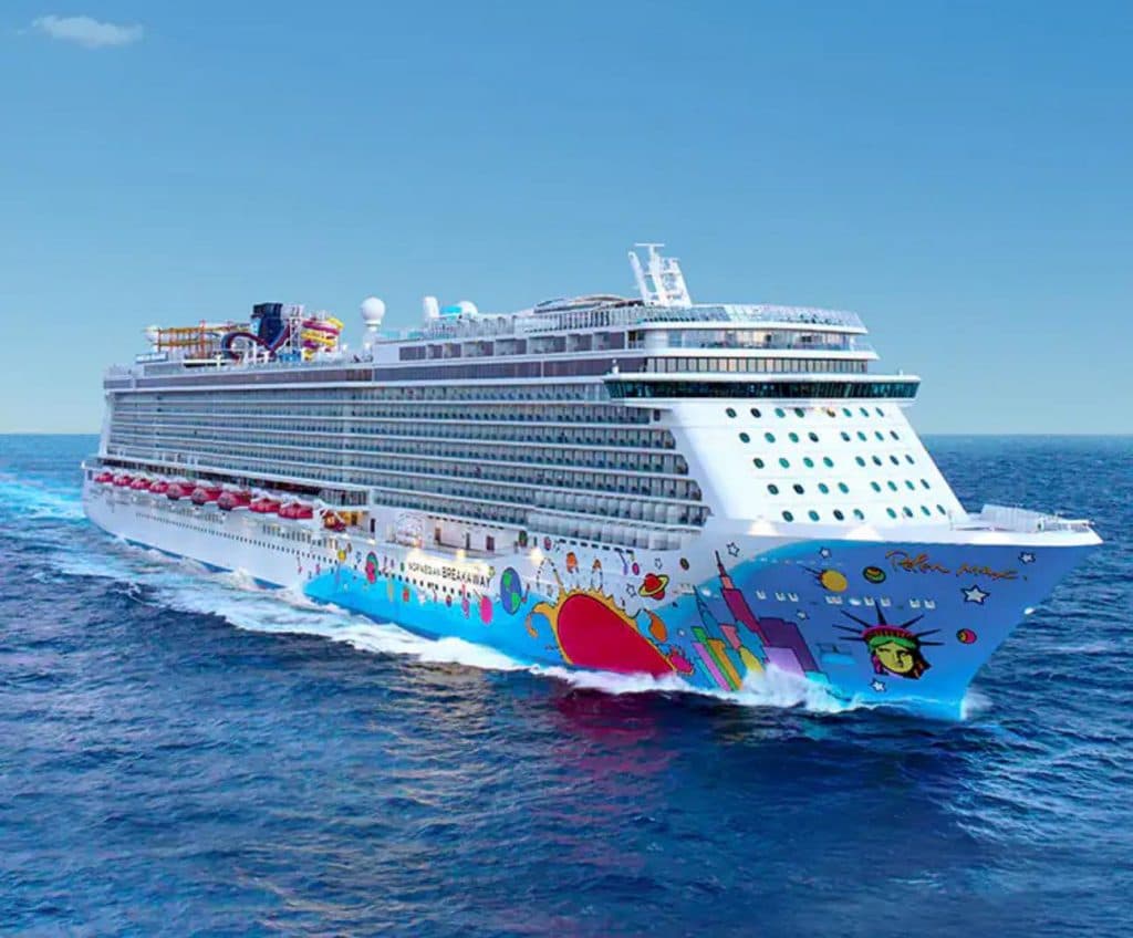 El Puerto de Motril acoge este martes el colosal Norwegian Breakaway de 325 metros de eslora