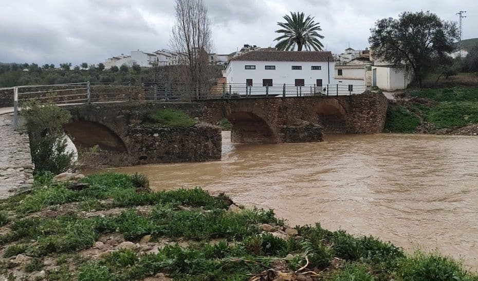 El 1-1-2 gestiona 183 incidencias por lluvias, una quincena esta madrugada en Andalucía
