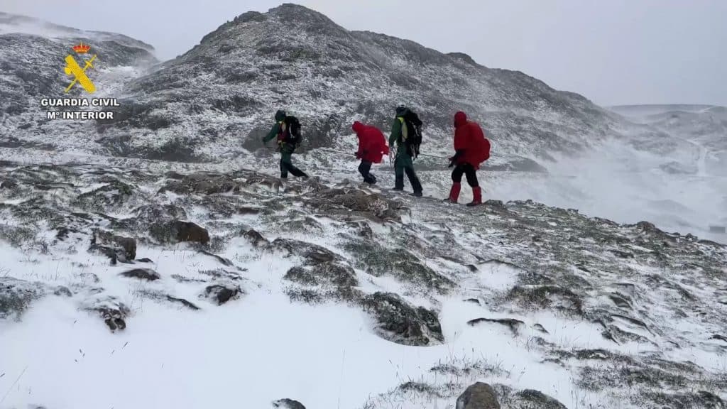 La Guardia Civil rescata a dos personas en Capileira en medio de la borrasca “Jana”, una de ellas con síntomas de hipotermia