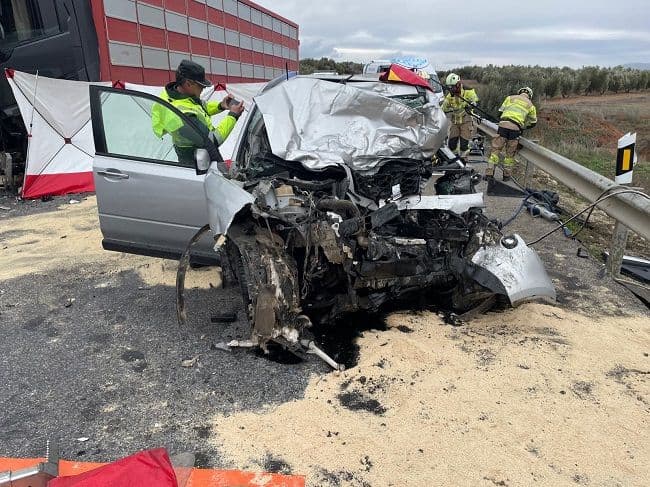 Los fallecidos en el accidente de Iznalloz son un padre y su hija de 22 años