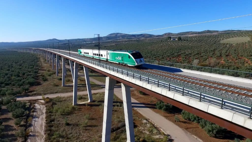 Transportes adjudica por 1,3 millones de euros el proyecto para montar la segunda vía en un tramo de 7,7 km de la línea de alta velocidad Antequera-Granada