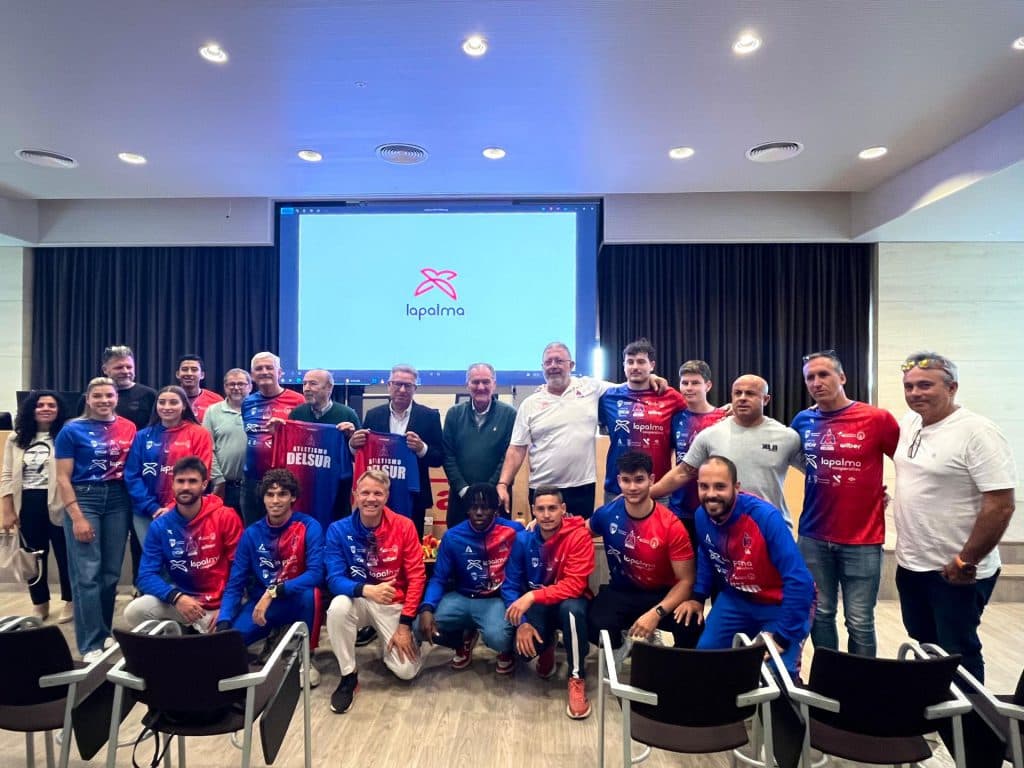 Motril celebra el ascenso histórico de su equipo masculino de atletismo y el estreno del equipo femenino en la Liga Iberdrola