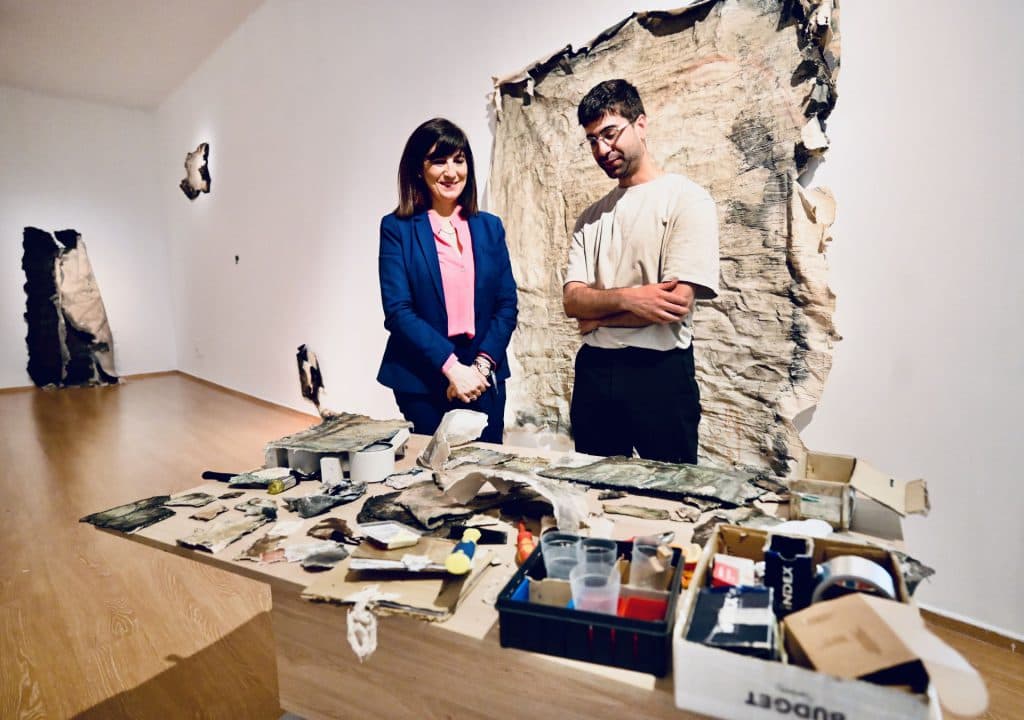 Condes de Gabia inaugura ‘Esperándola del cielo’, del artista José Casas, con instalaciones, pinturas y esculturas
