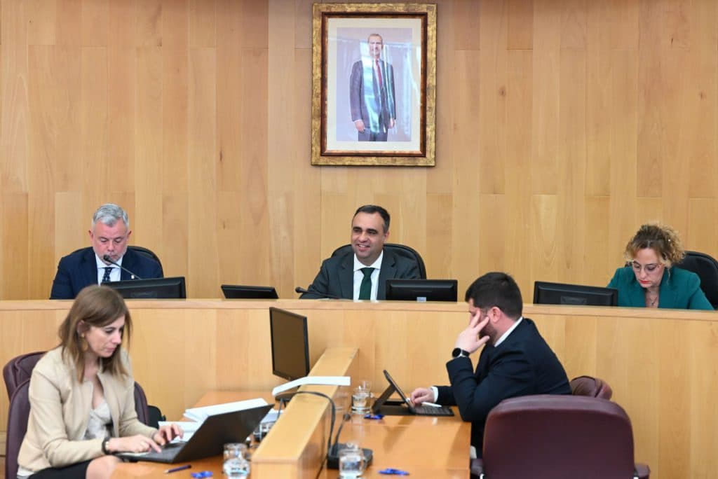 El Pleno de Diputación aprueba una inversión histórica para modernizar la red de carreteras de la provincia