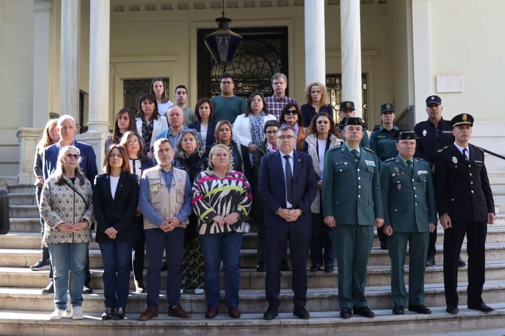 La Subdelegación del Gobierno en Granada guarda un minuto de silencio en repulsa por el último asesinato machista